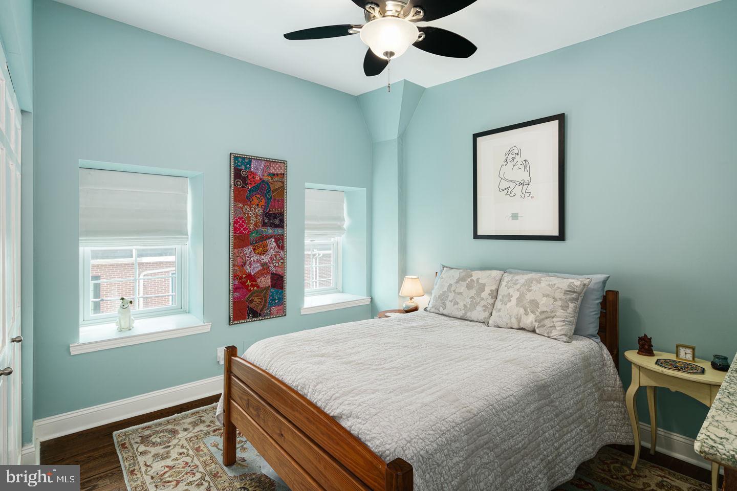 QUEEN VILLAGE - Residential