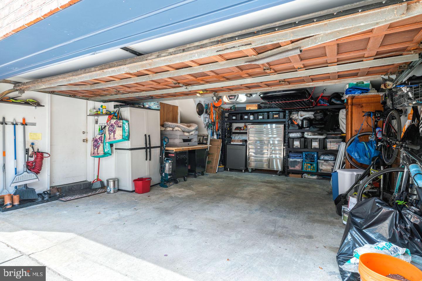 QUEEN VILLAGE - Residential