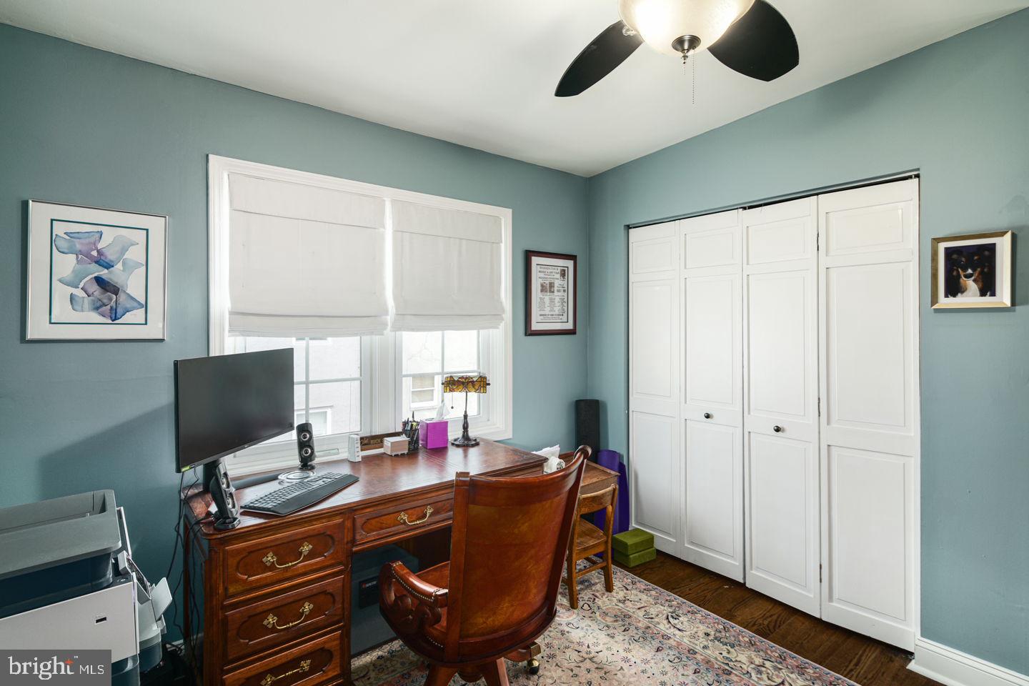 QUEEN VILLAGE - Residential