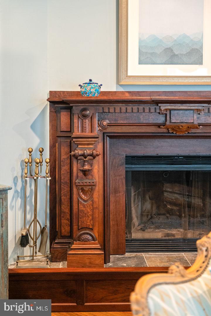 QUEEN VILLAGE - Residential