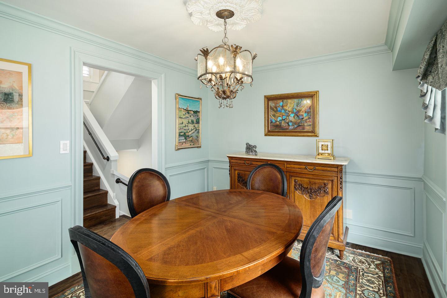 QUEEN VILLAGE - Residential