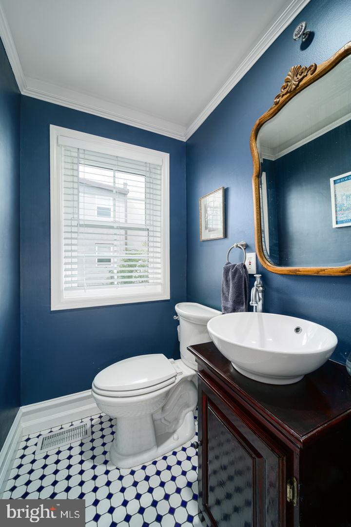 QUEEN VILLAGE - Residential