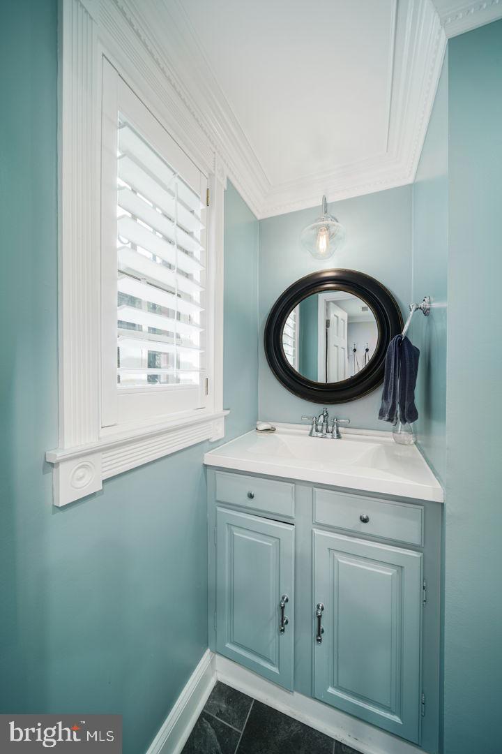 QUEEN VILLAGE - Residential