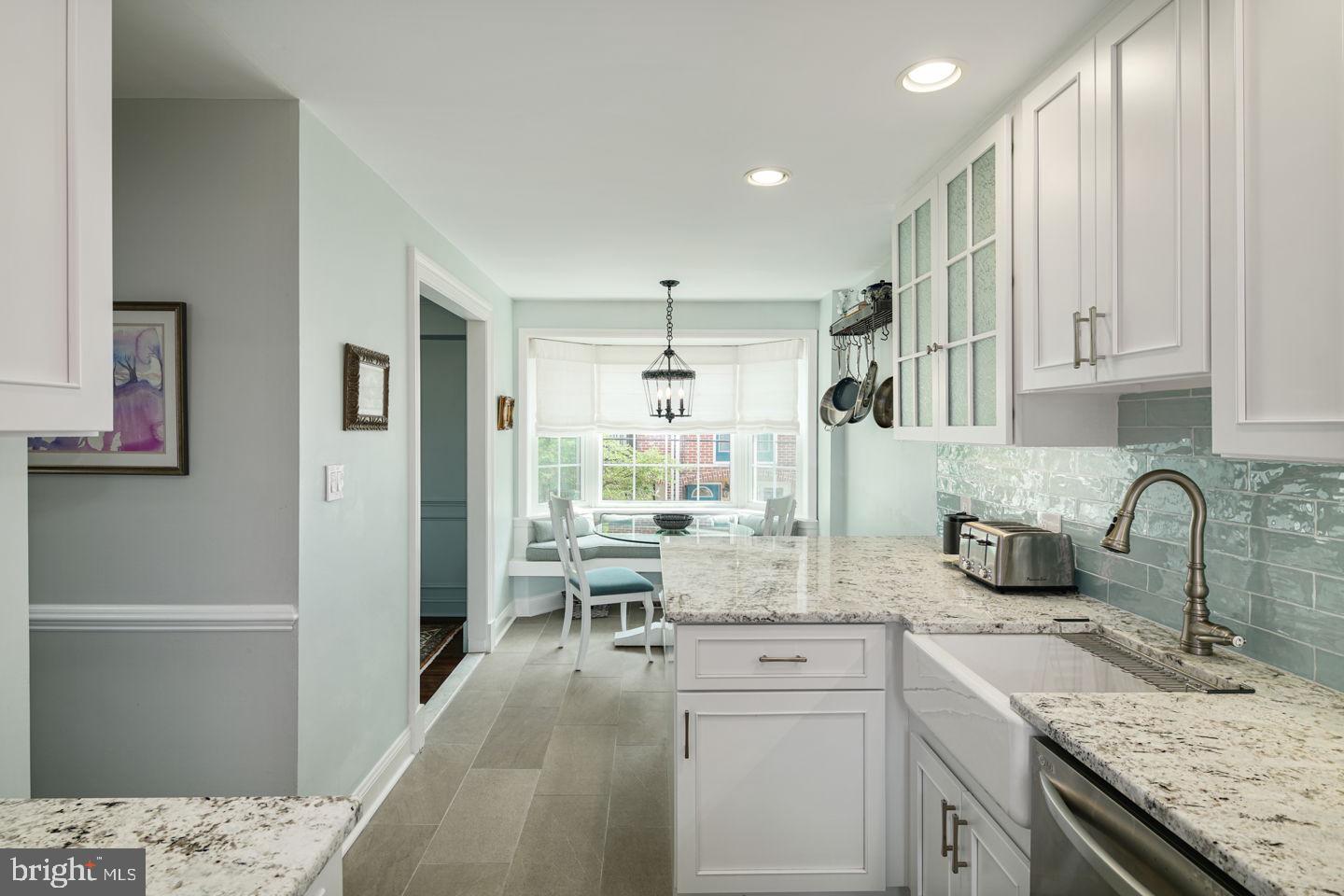 QUEEN VILLAGE - Residential