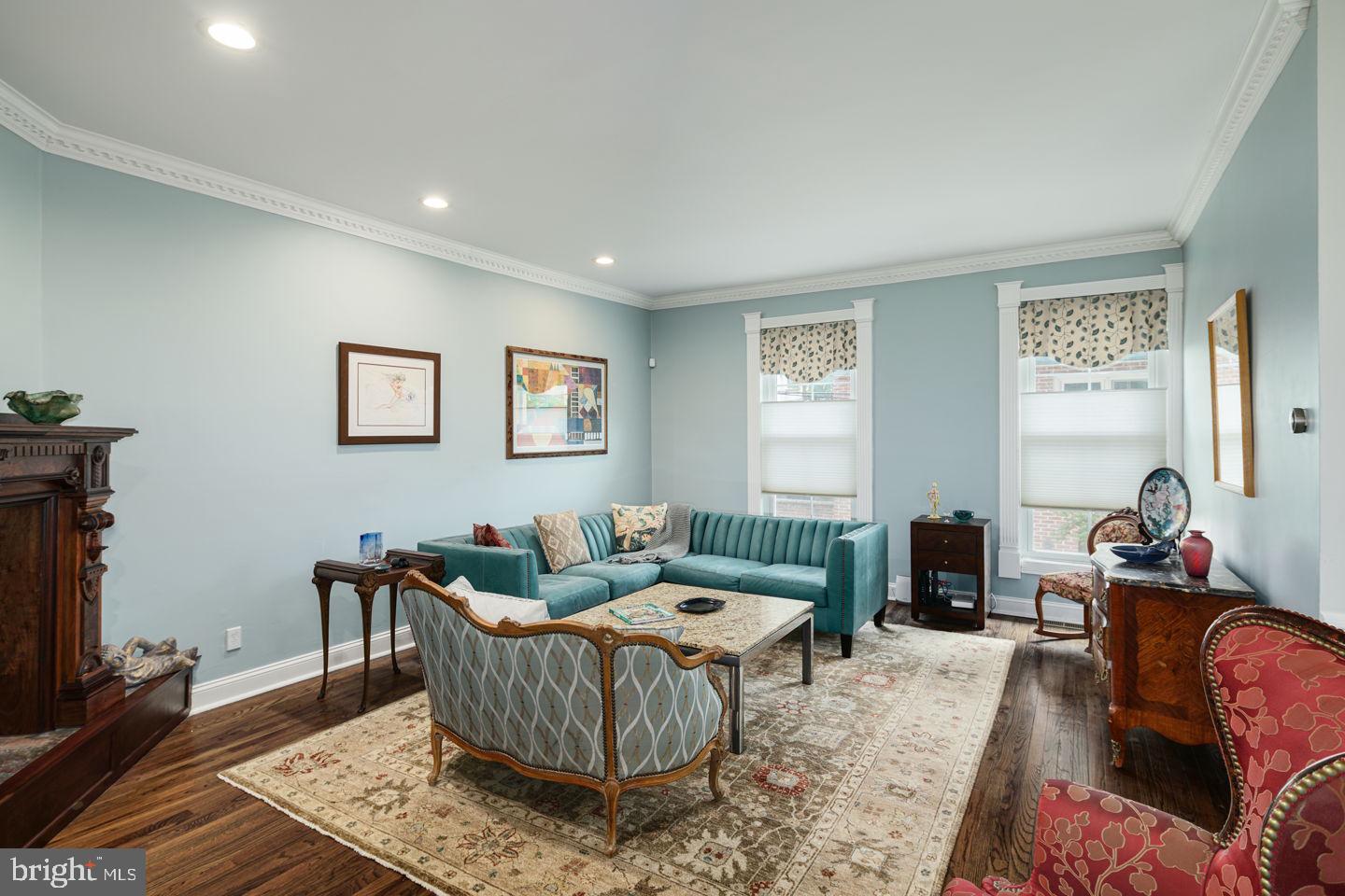 QUEEN VILLAGE - Residential