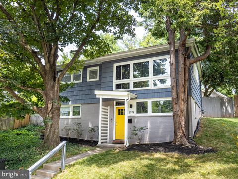 Photo of 3919 Denfeld Avenue, Kensington, MD 20895 (MLS # MDMC2139670) Photo of 3919 Denfeld Avenue, Kensington, MD 20895 (MLS # MDMC2139670)