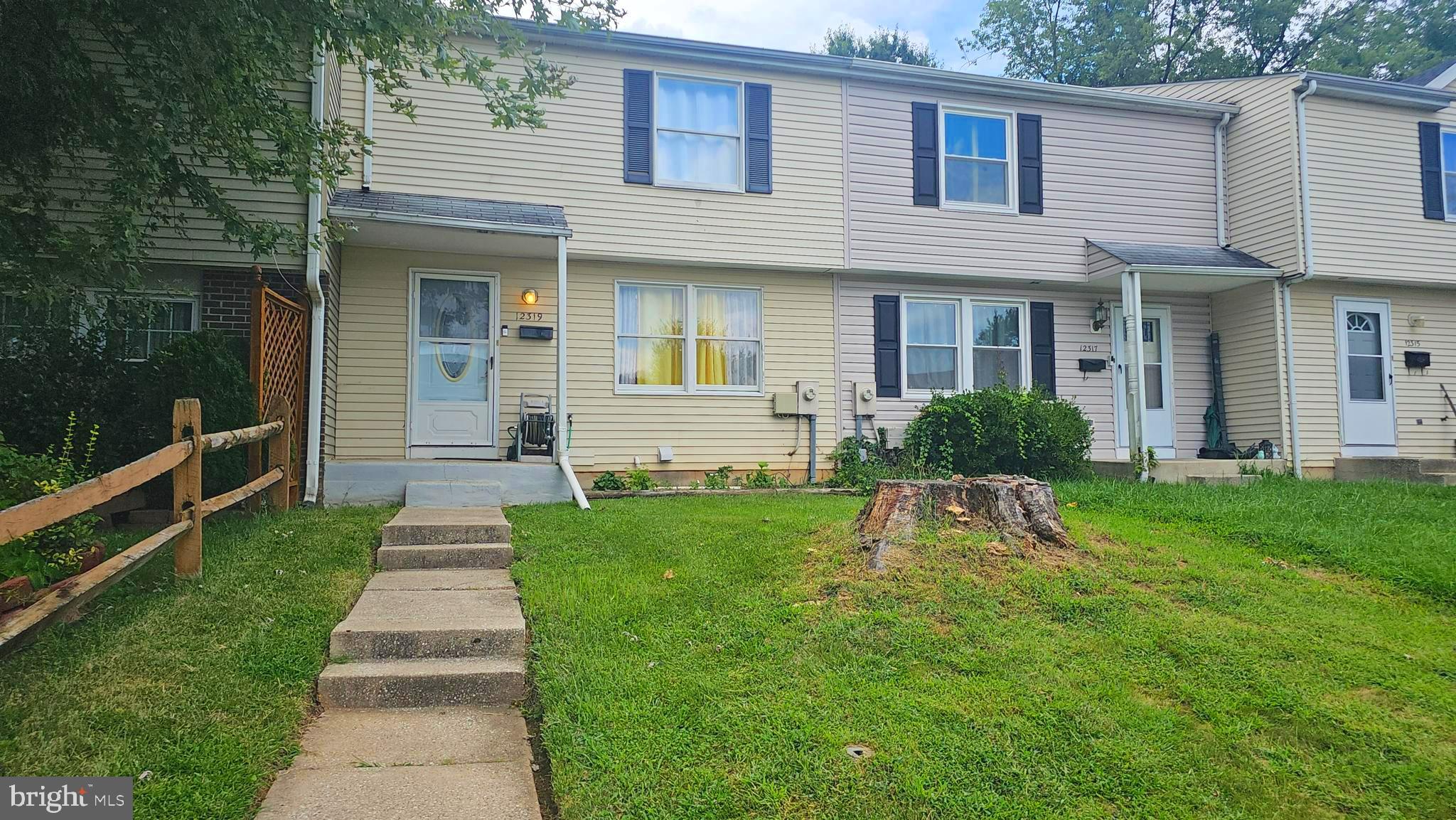 Welcome to this spacious 3-bedroom, 2-bath townhouse in Reisterstown!
The main level offers a comfortable living area, an efficient kitchen and dining off the kitchen. The 2nd floor has three bedrooms with a full bath, including a well-sized primary suite and walk-in closet and vanity area.
The finished basement adds flexibility with a bonus room, and a full bath—perfect for guests, a home office, or extra living/entertainment space.
This community has easy access to shopping, dining, schools, and major commuter routes, this home delivers both comfort and convenience.
✅ 3 Bedrooms, 2 Baths
✅ Finished Basement with Bonus Room
✅ Move-in Ready
✅ Convenient Reisterstown Location
Don’t miss this opportunity—schedule your showing today!