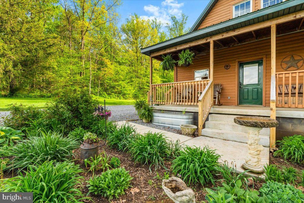 Photo of 17202 Eylers Valley Road, EMMITSBURG, MD 21727 (MLS # MDFR2073012)