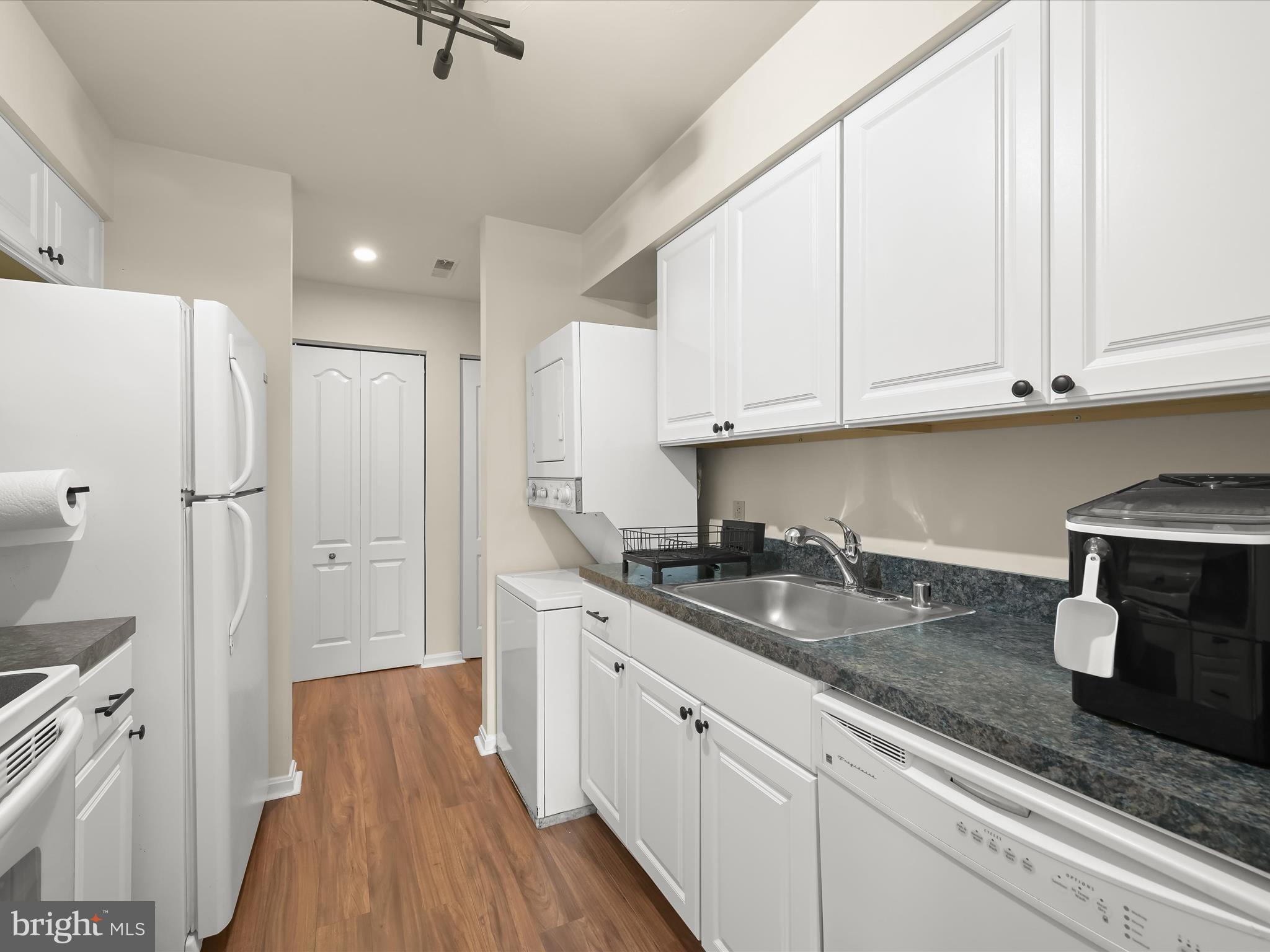 VILLAGE OF MONTGOMERY RUN - Residential