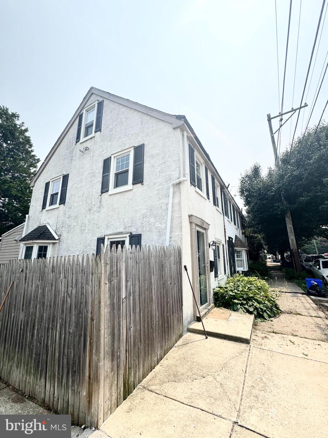 150 E HARTWELL LANE