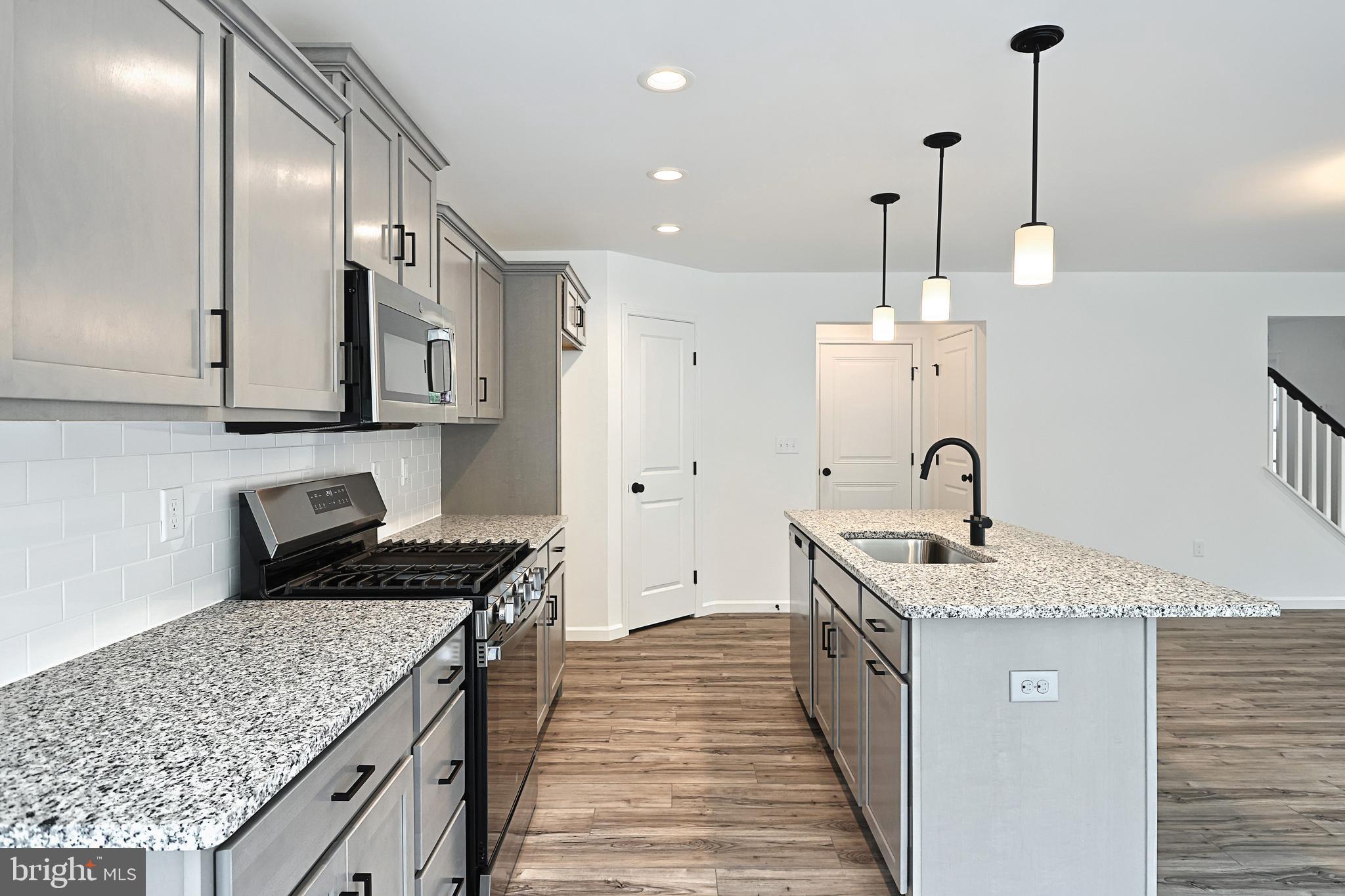 HICKORY POINTE - Residential