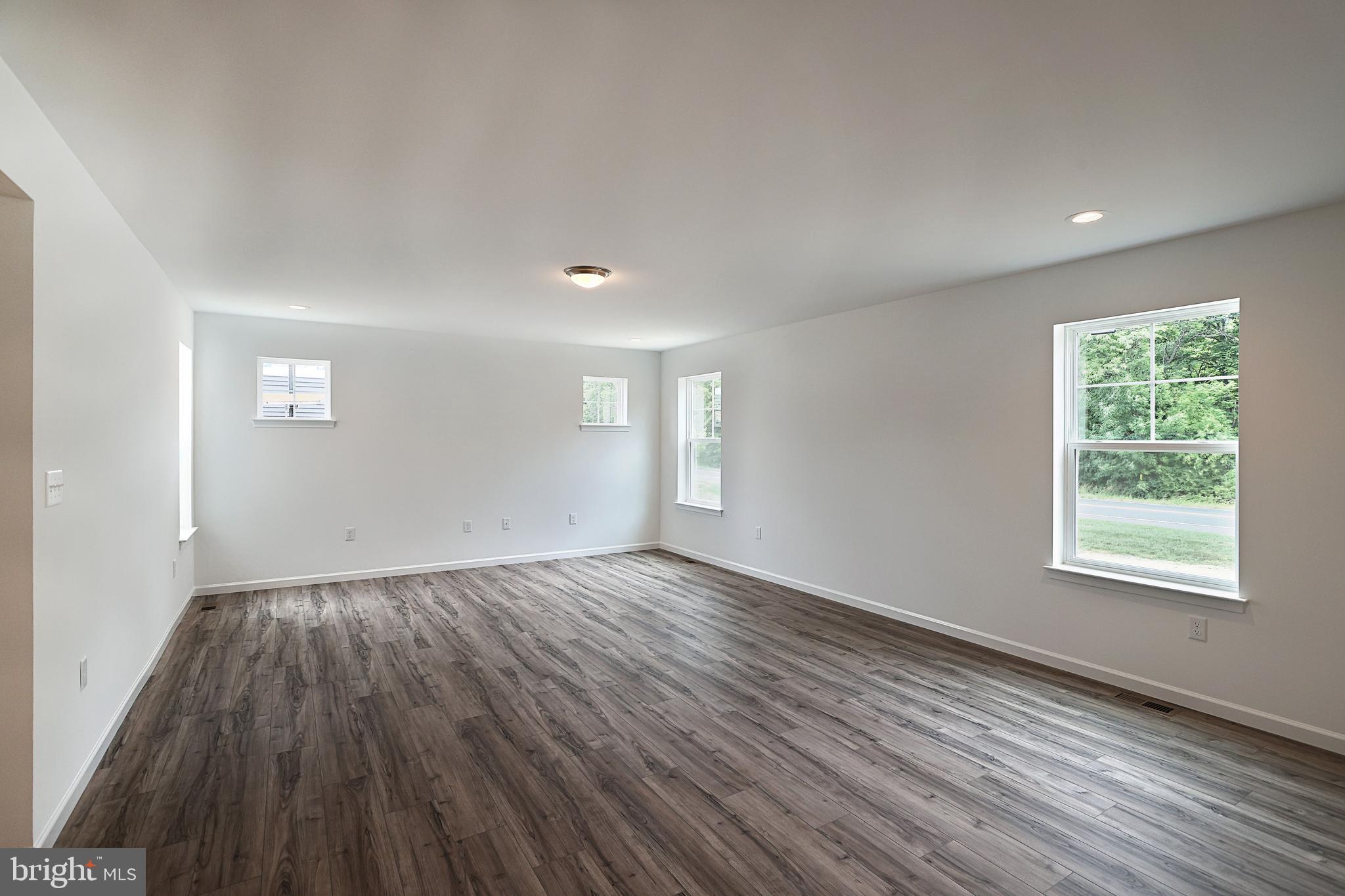 HICKORY POINTE - Residential