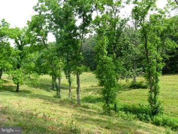 NINE EAST ESTATES - Land