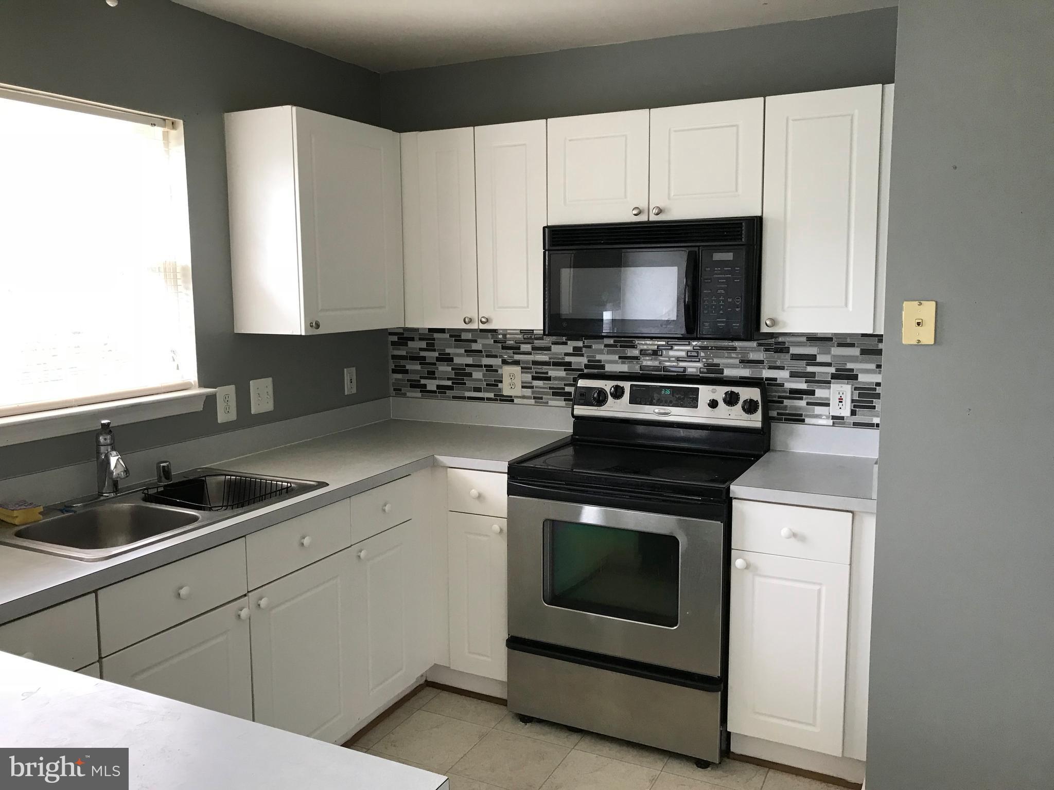 SPRING KNOLL - Residential