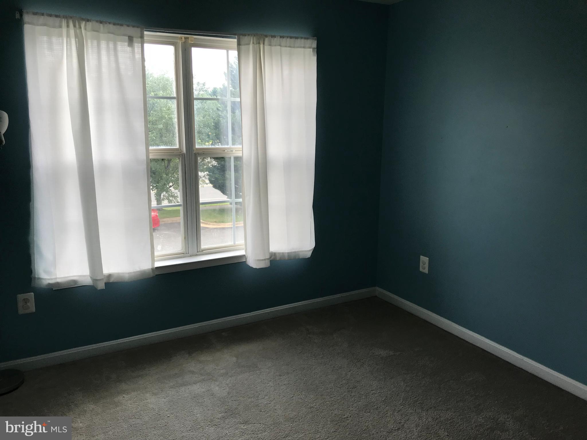 SPRING KNOLL - Residential