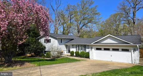4202 Adrienne Drive, Alexandria, VA MLS: VAFX2302826