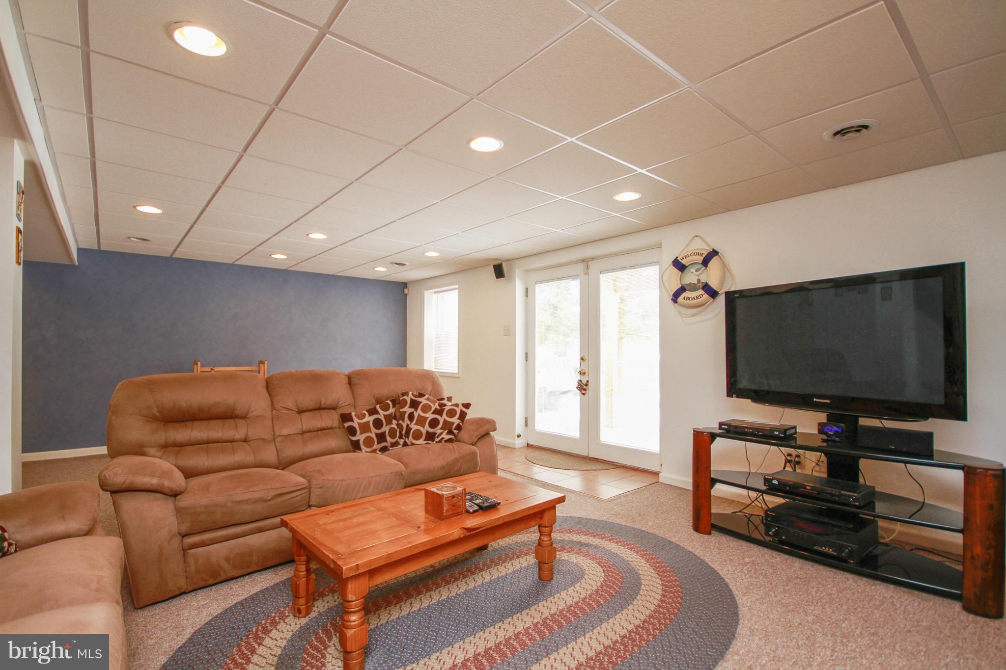 LAWNDALE ACRES - Residential