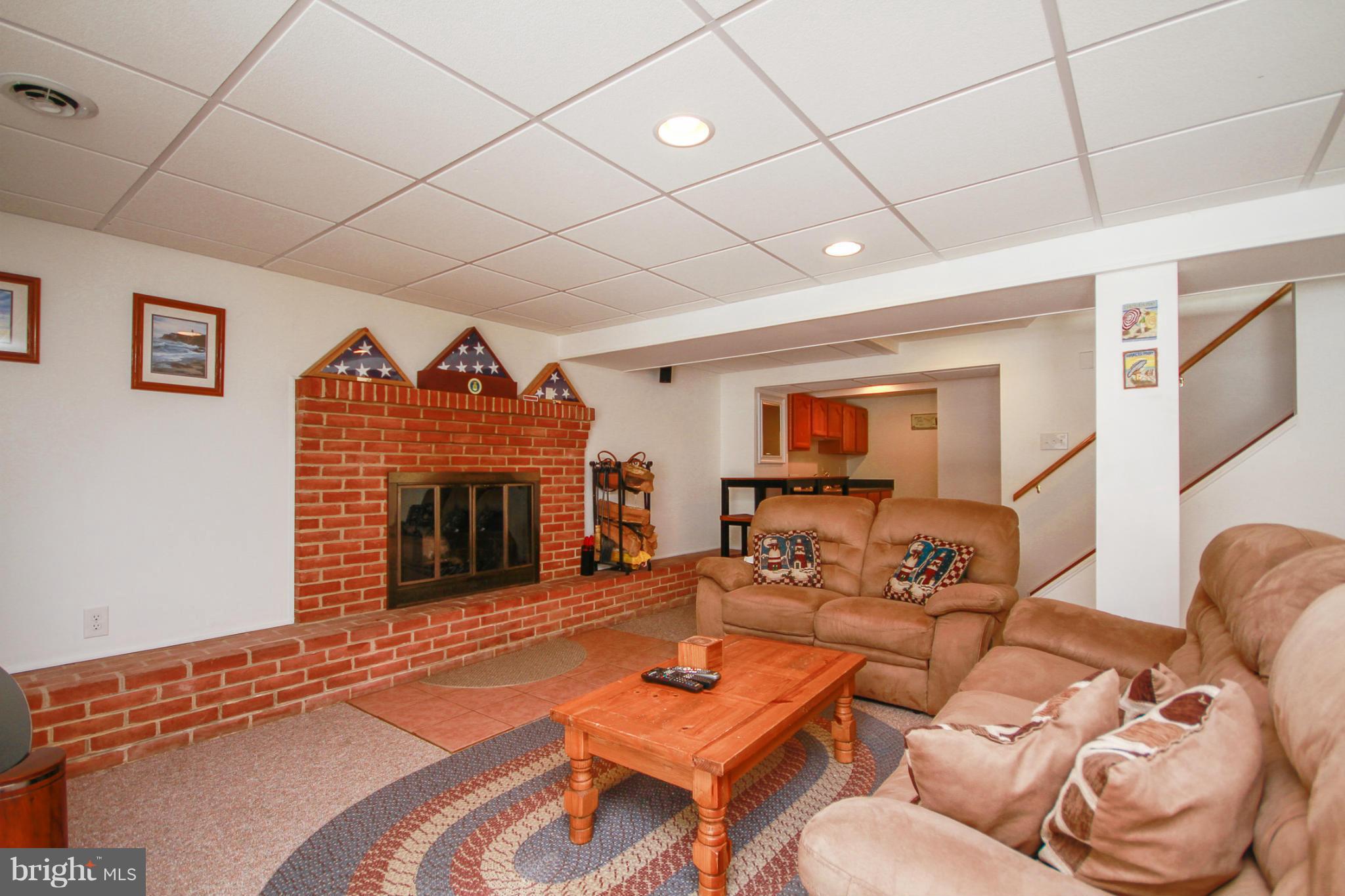 LAWNDALE ACRES - Residential