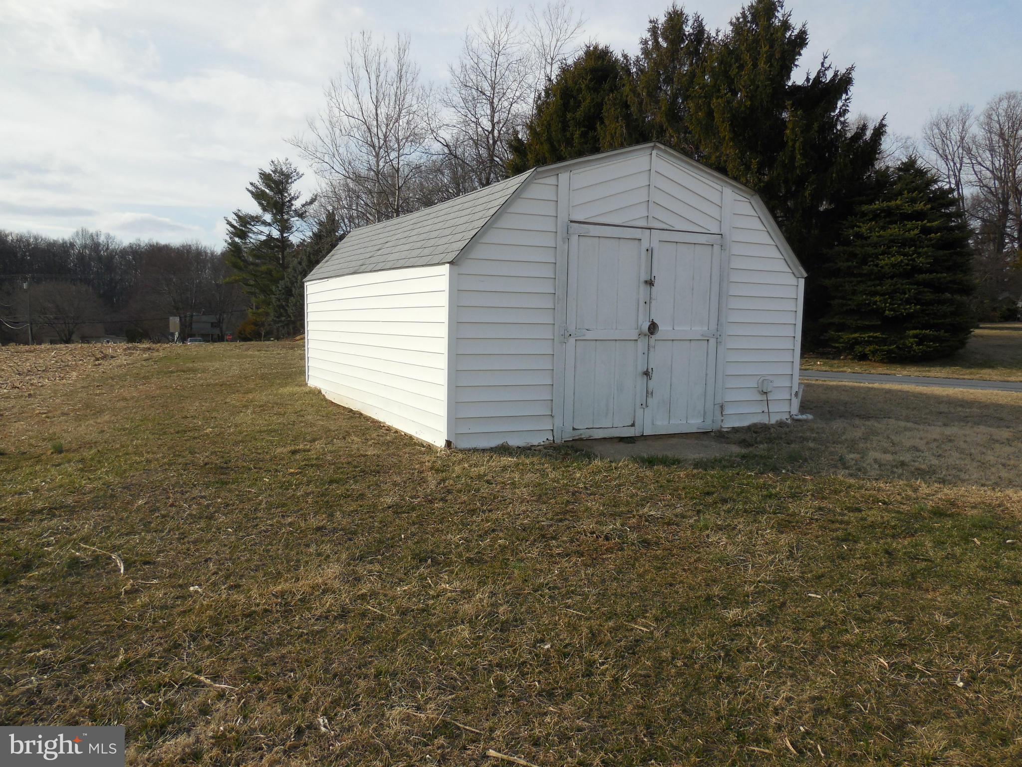 LAWNDALE ACRES - Residential