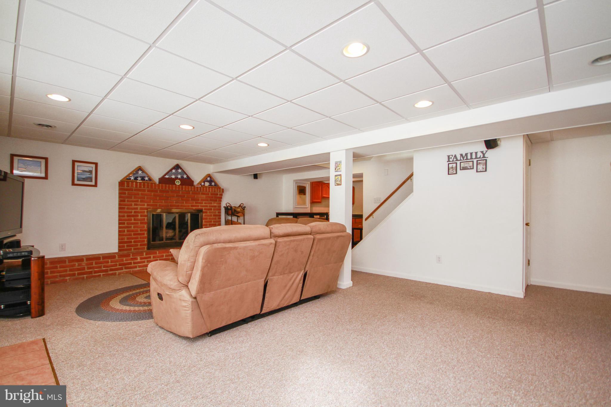 LAWNDALE ACRES - Residential