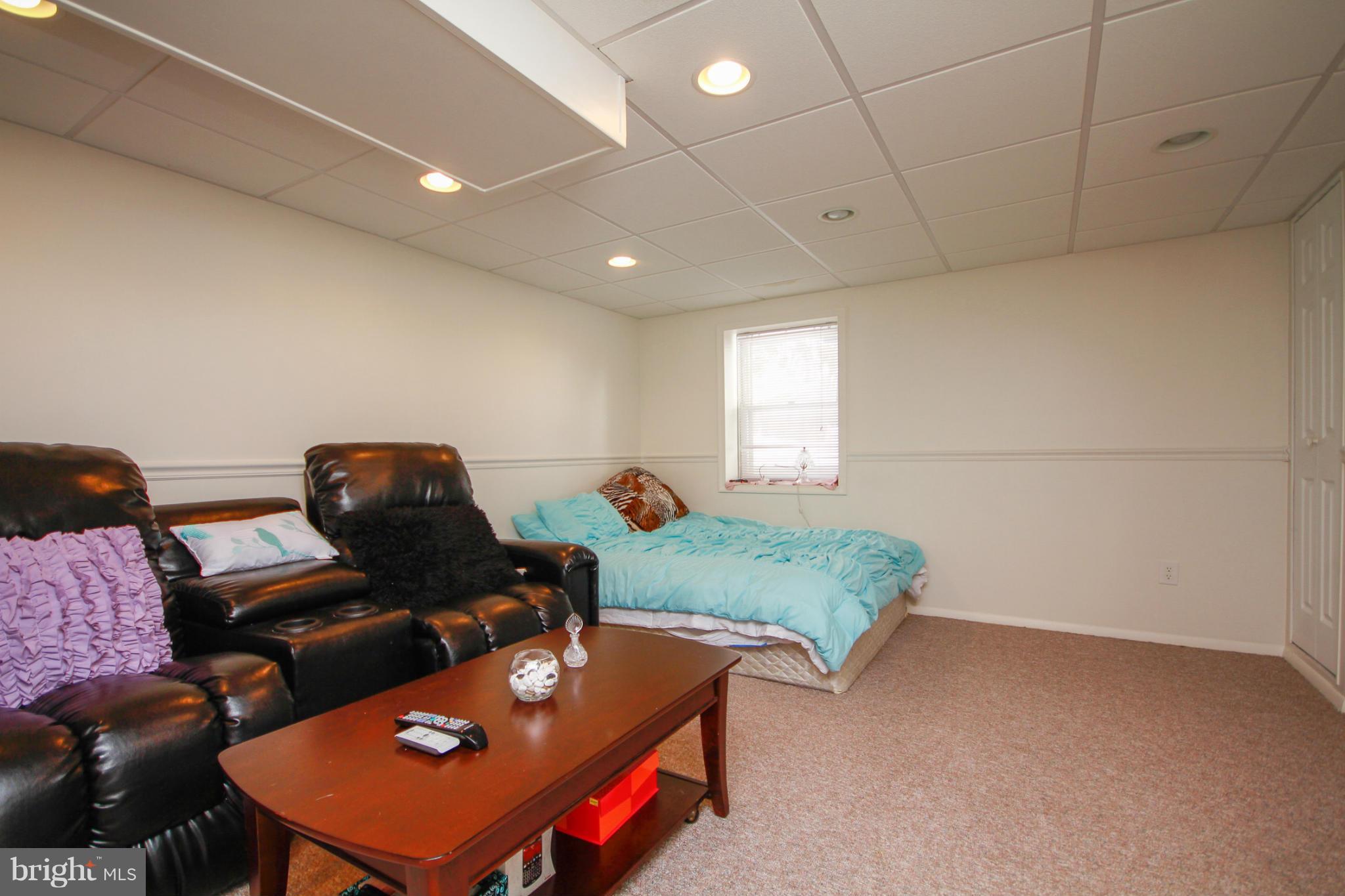 LAWNDALE ACRES - Residential