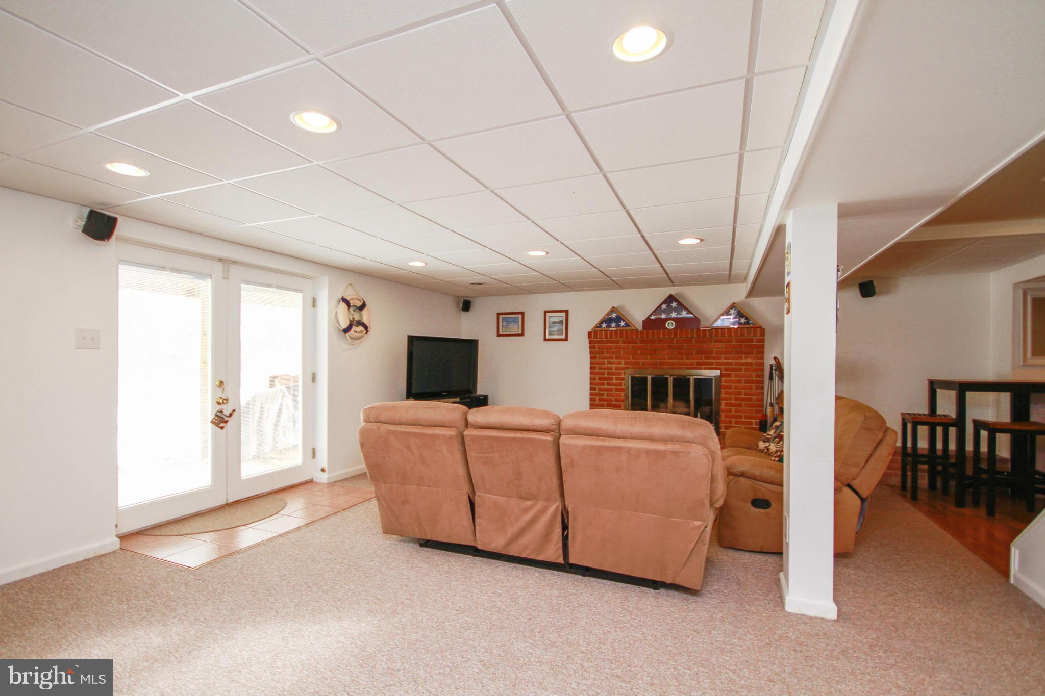 LAWNDALE ACRES - Residential