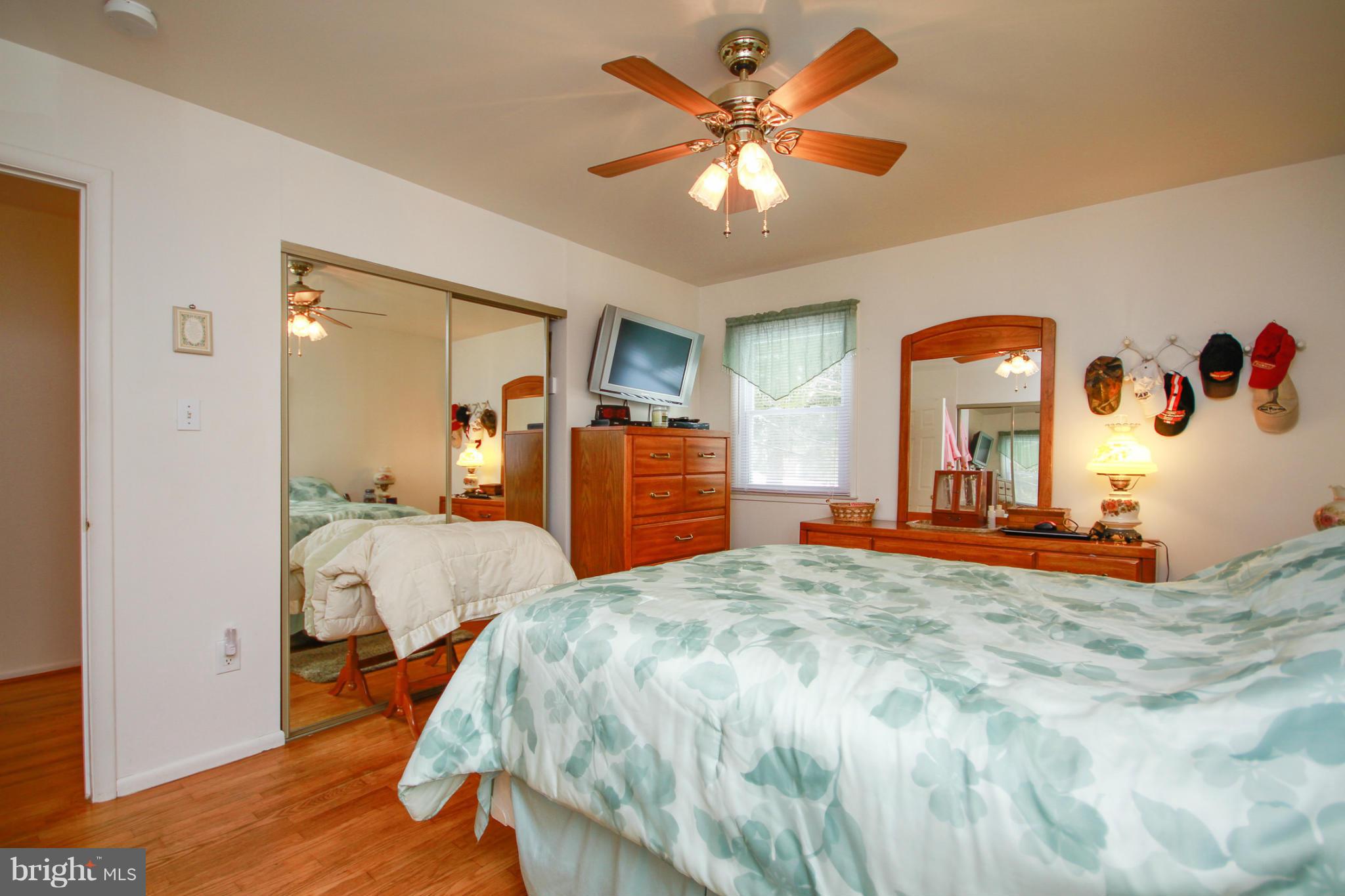 LAWNDALE ACRES - Residential