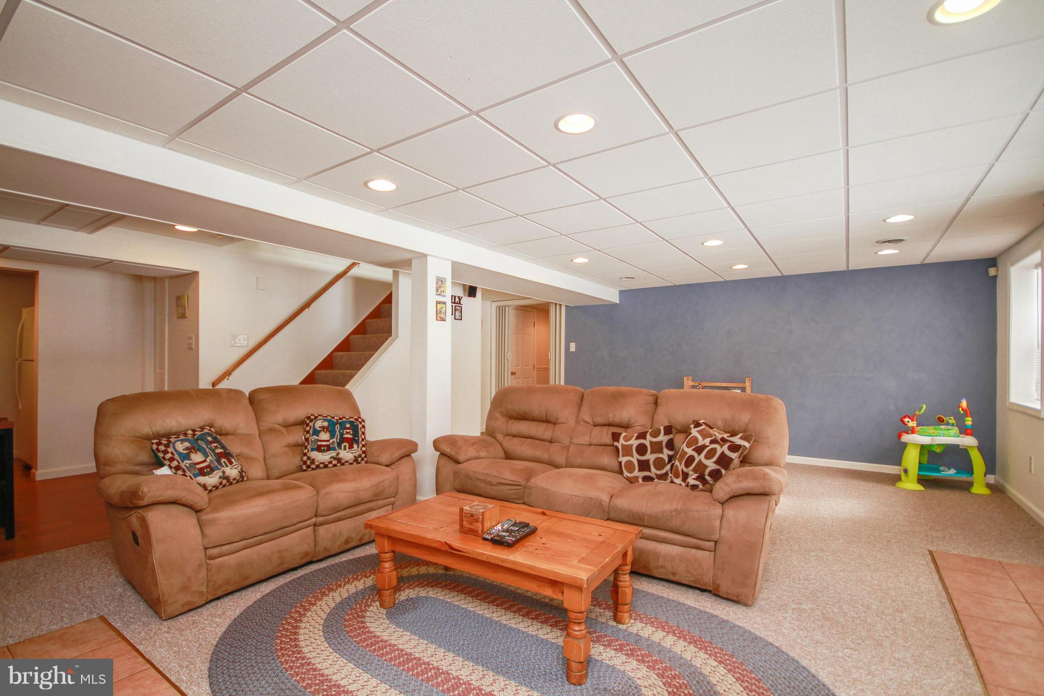 LAWNDALE ACRES - Residential