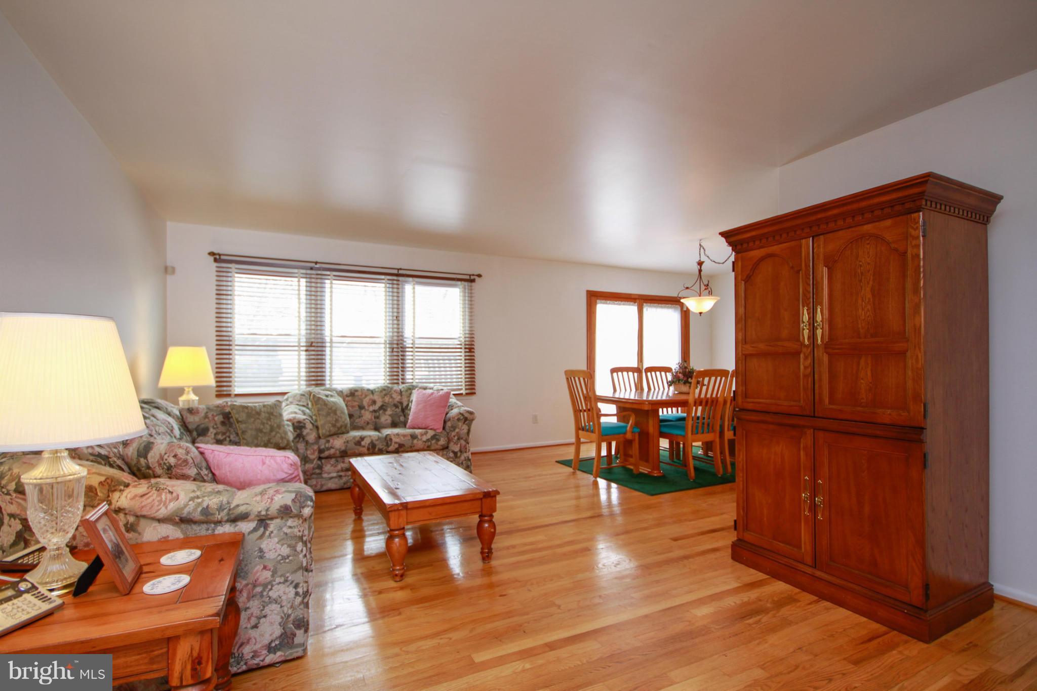 LAWNDALE ACRES - Residential