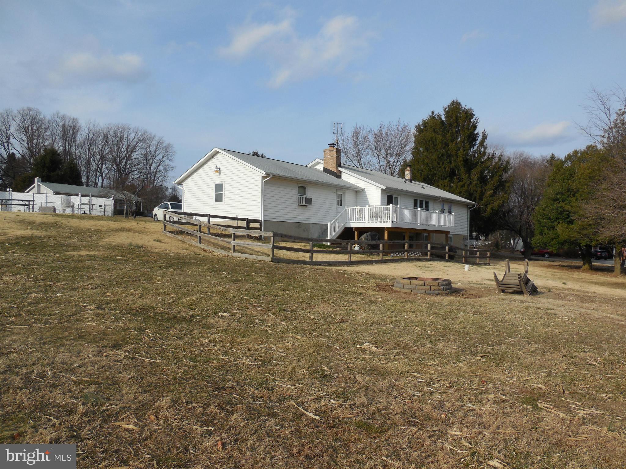 LAWNDALE ACRES - Residential