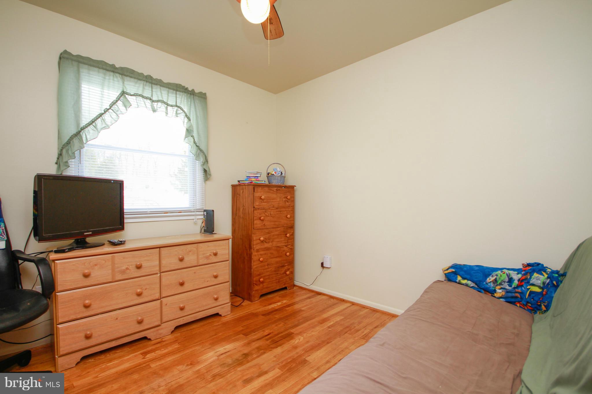 LAWNDALE ACRES - Residential