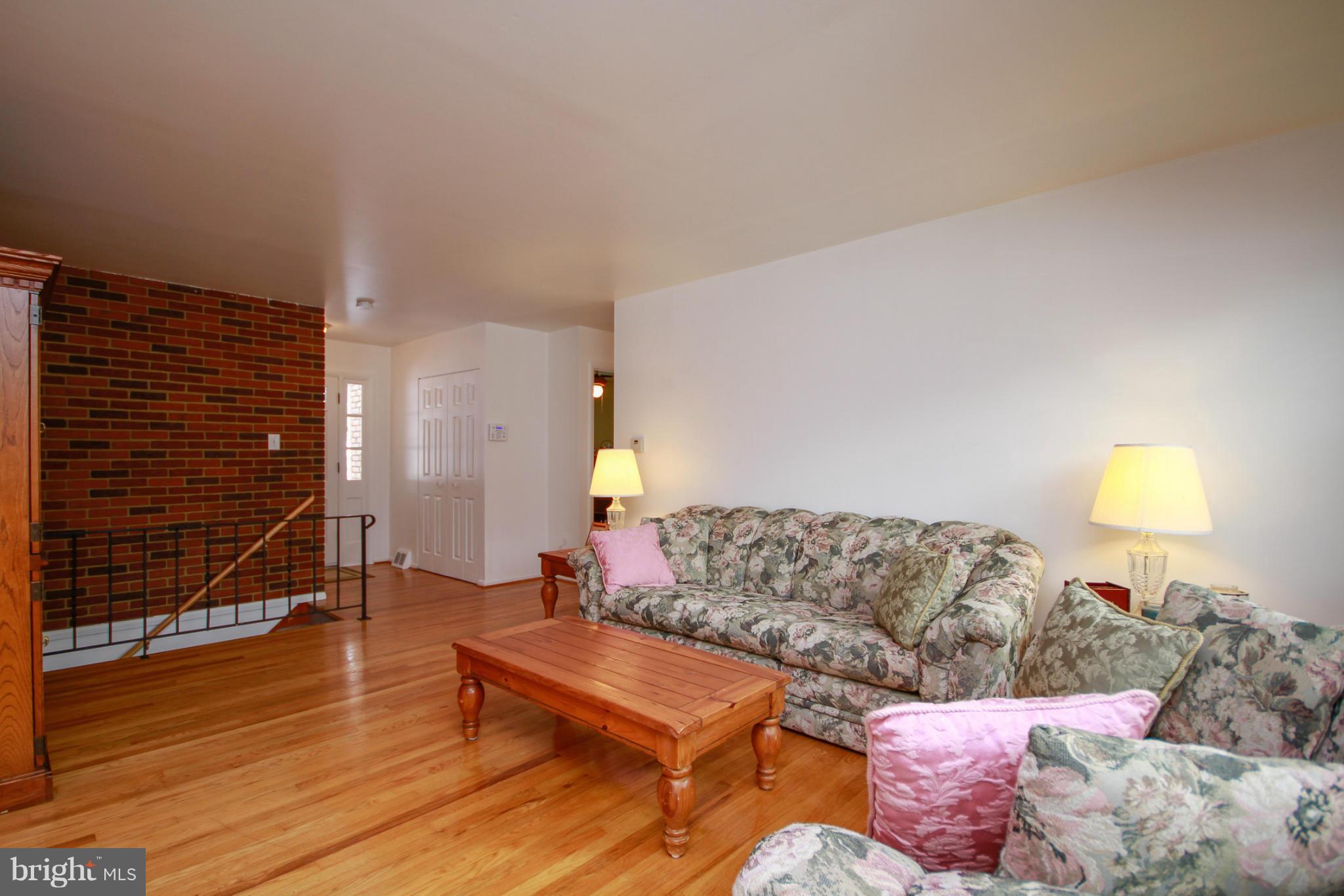 LAWNDALE ACRES - Residential