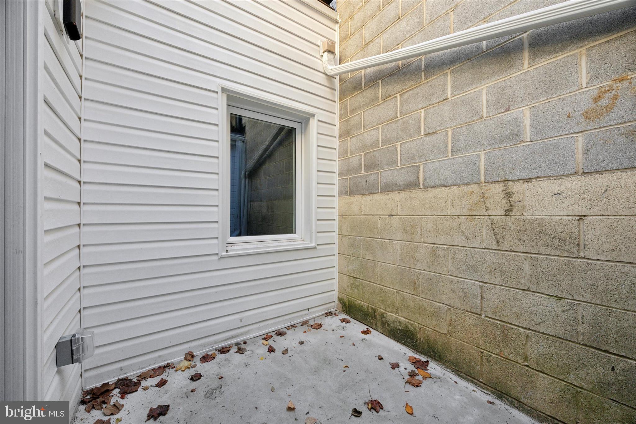 WASHINGTON SQ - Residential Lease