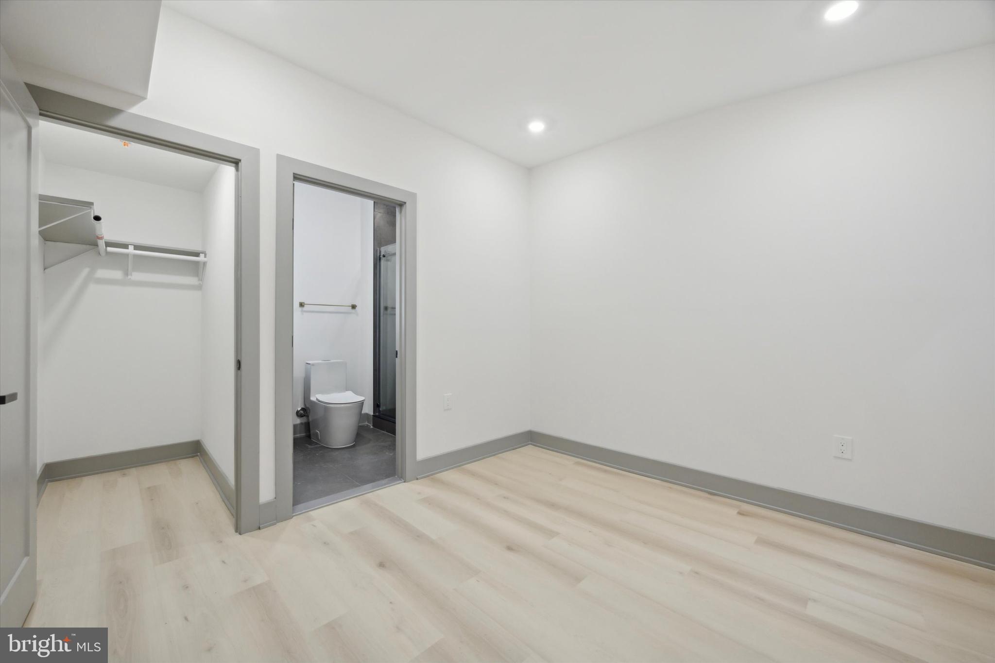 WASHINGTON SQ - Residential Lease