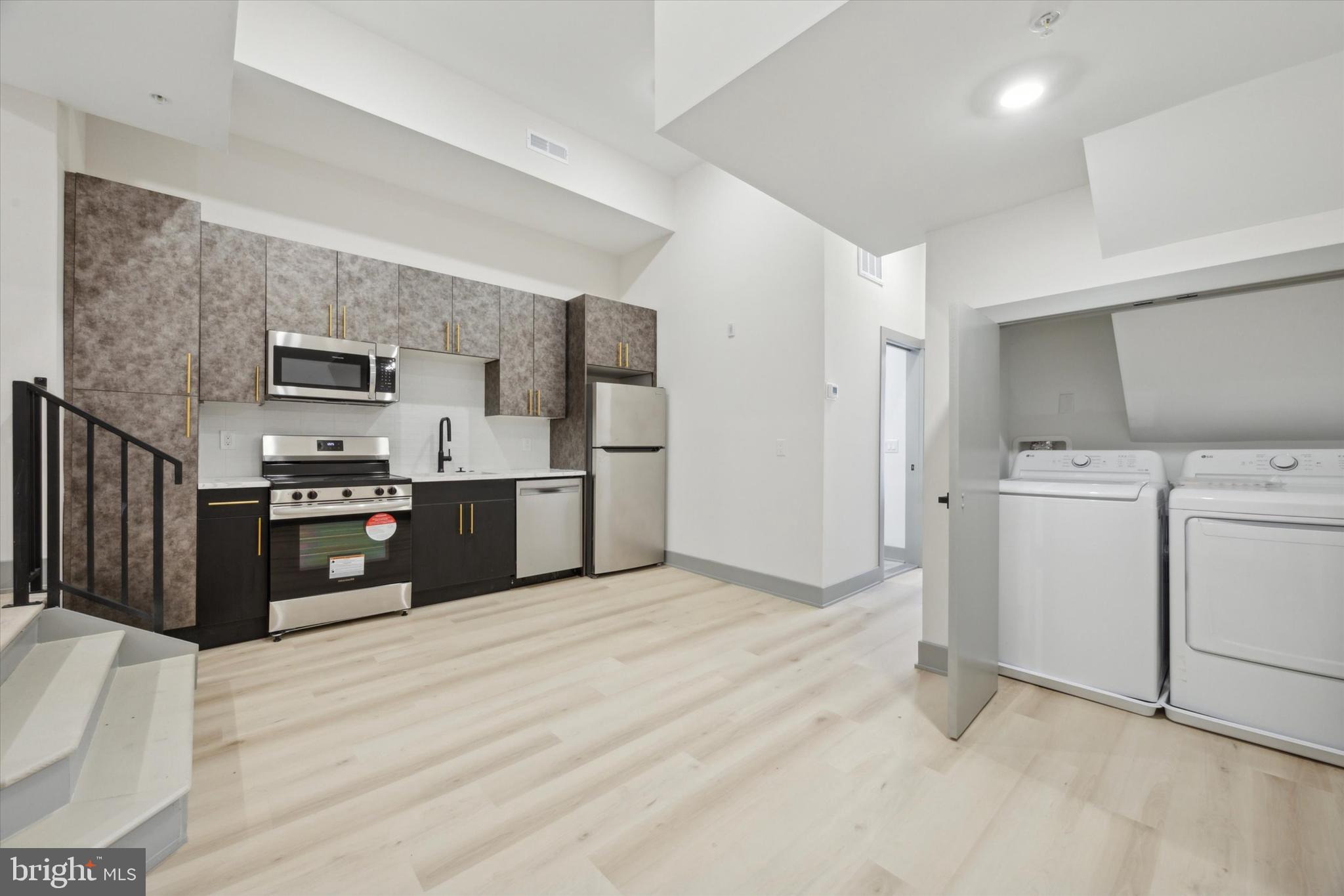 WASHINGTON SQ - Residential Lease
