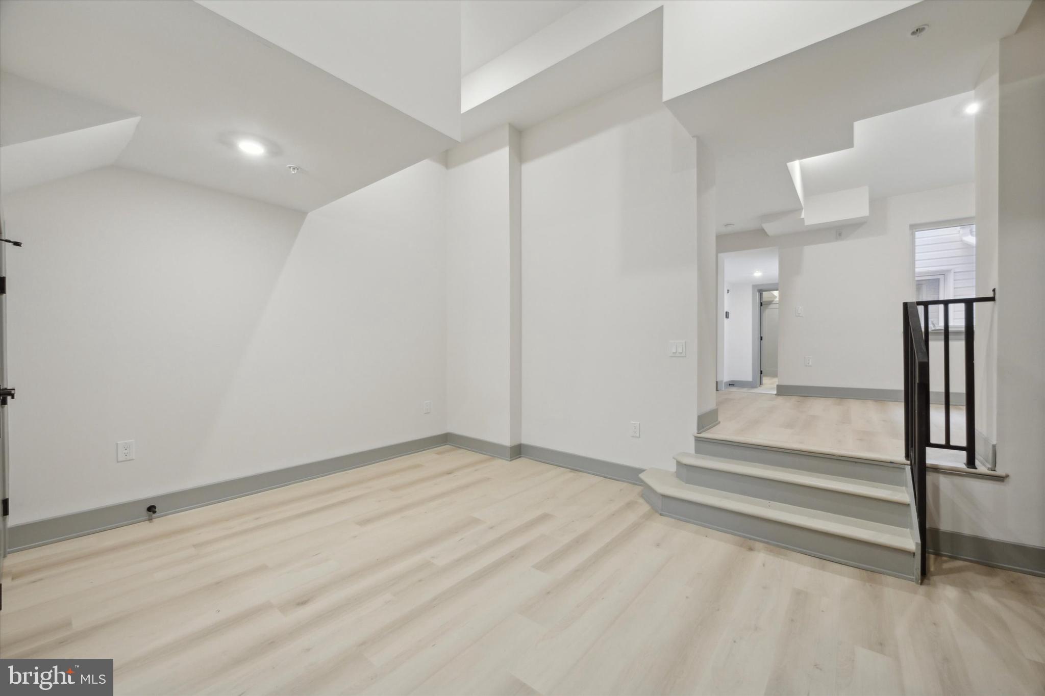 WASHINGTON SQ - Residential Lease