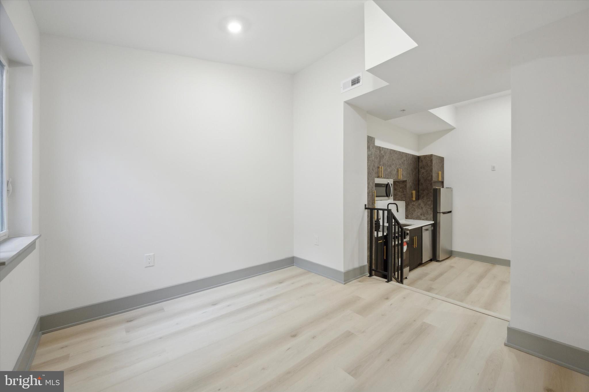 WASHINGTON SQ - Residential Lease