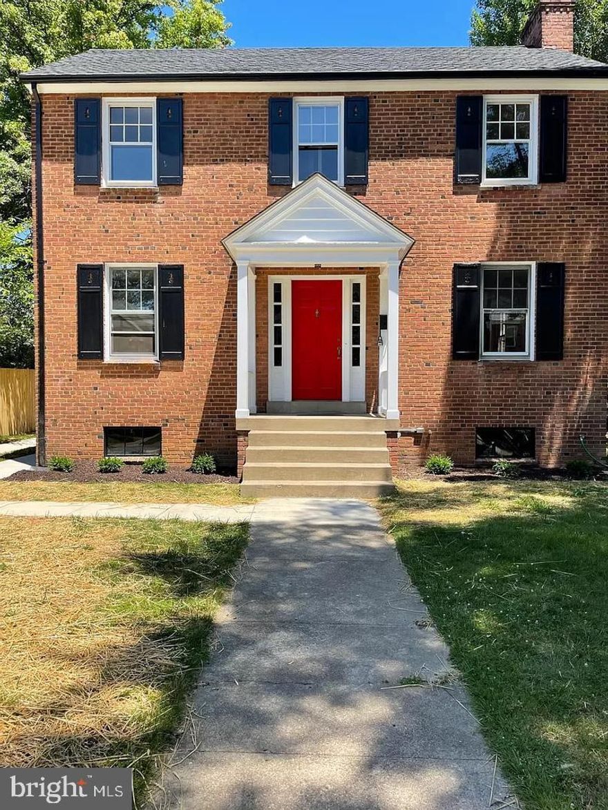 Welcome to S. Ivy Street! This beautiful 3 bed 2.5 bath colonial style home is located in the heart of the Arlington Heights Historic District. The home features hardwood floors, The kitchen features an updated counters, stainless steel appliances and updated fixtures. All bedrooms have ample room with tons of natural light and lots of natural charm! You have your own full screened in porch with a private fenced in back yard as well. Pets are accepted on a case by case basis. 1 car garage.