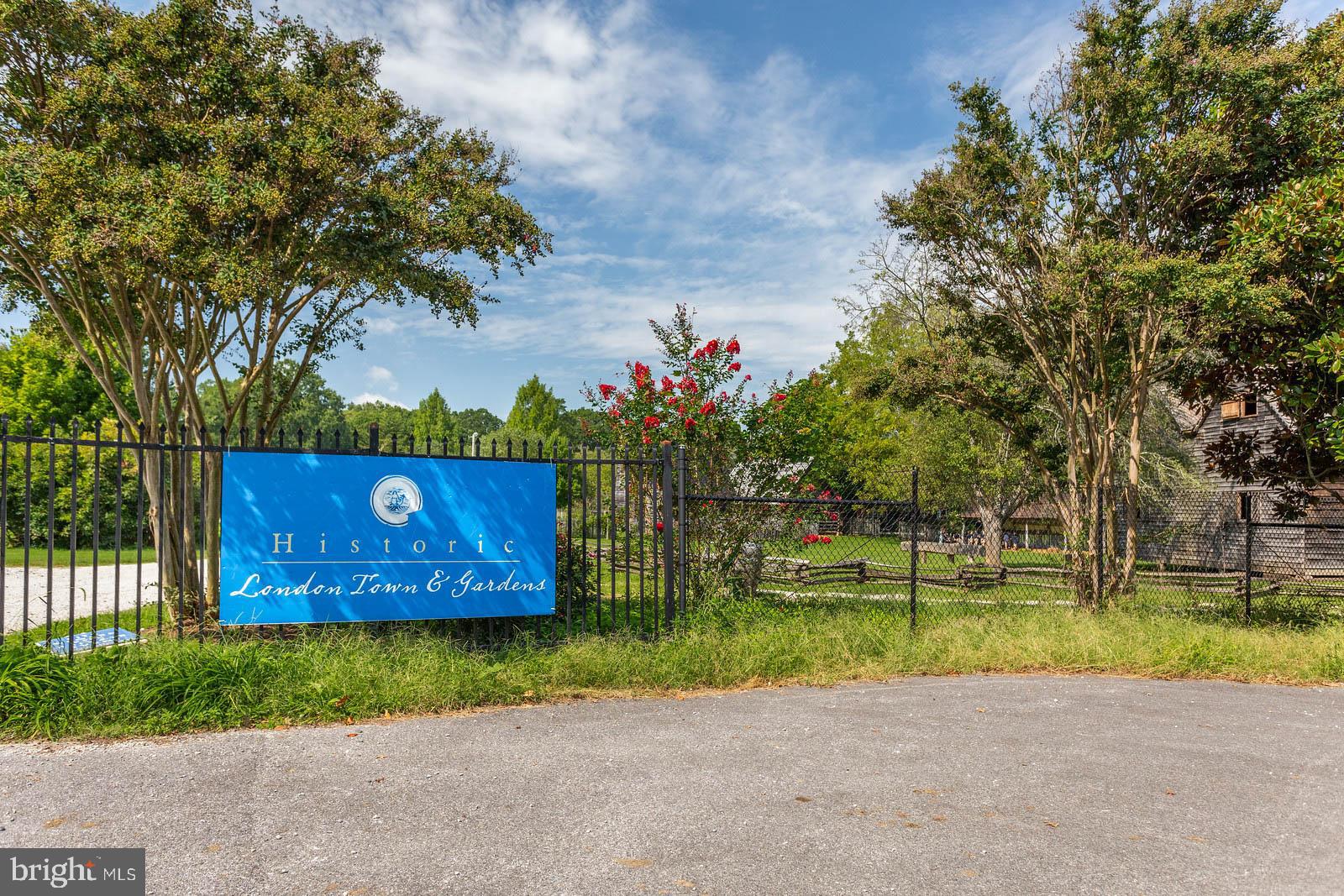 WOODLAND BEACH - Residential