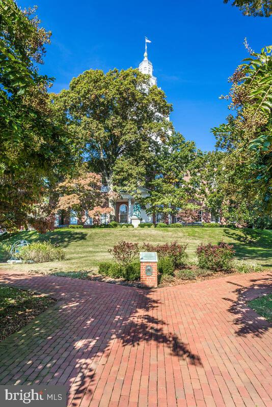 WOODLAND BEACH - Residential