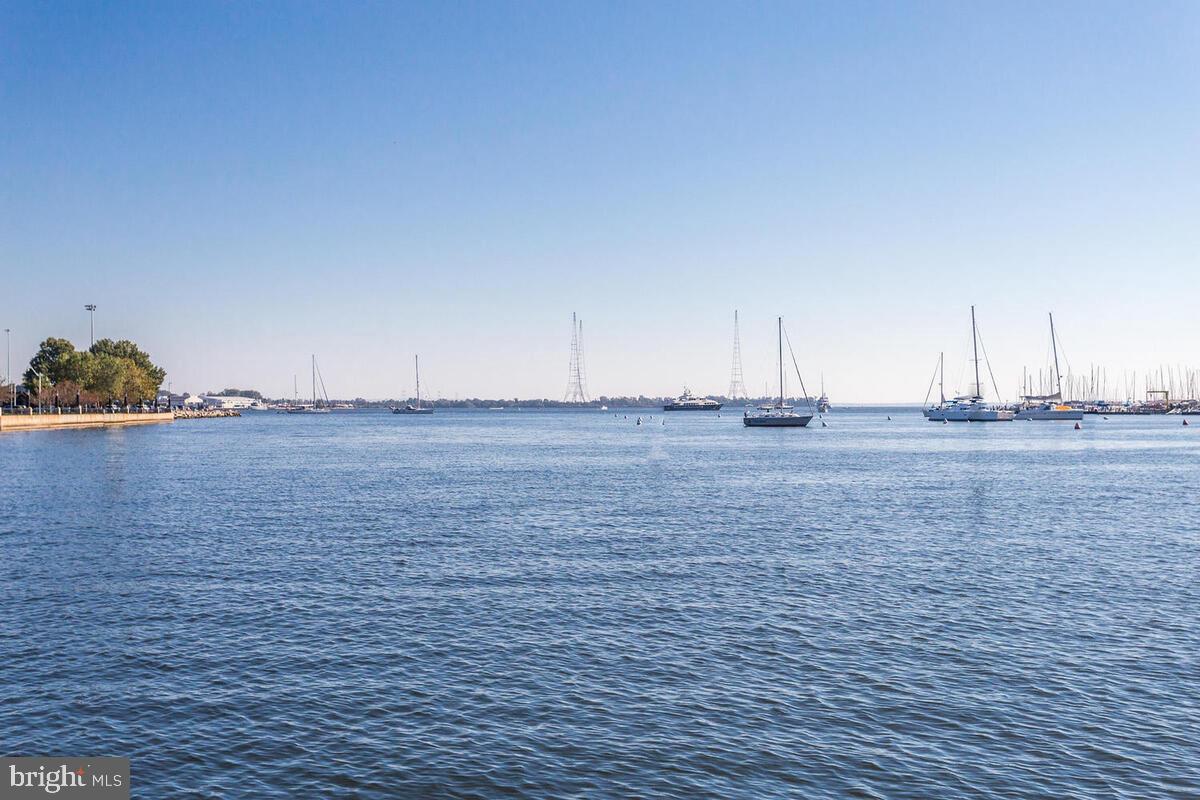 WOODLAND BEACH - Residential