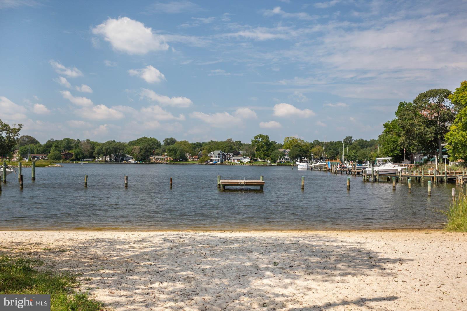 WOODLAND BEACH - Residential