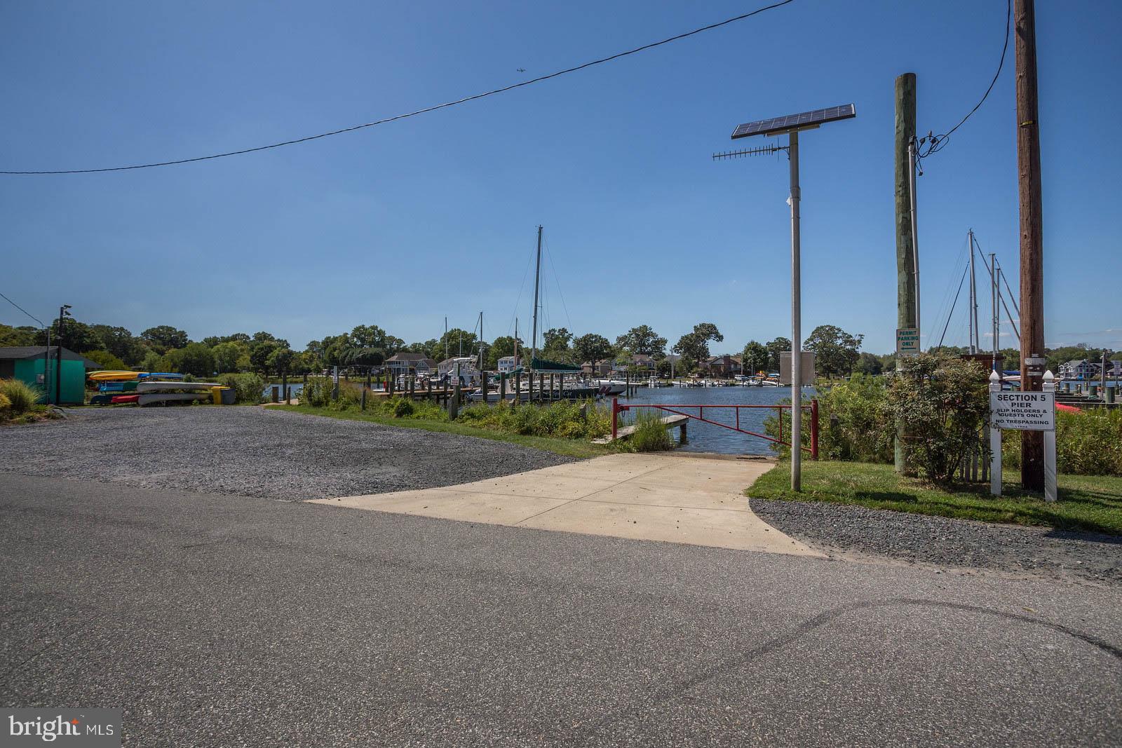 WOODLAND BEACH - Residential