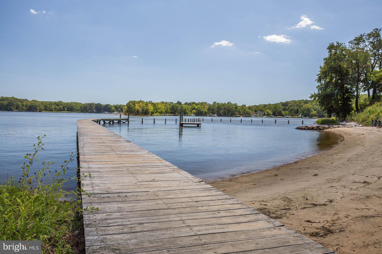 WOODLAND BEACH - Residential