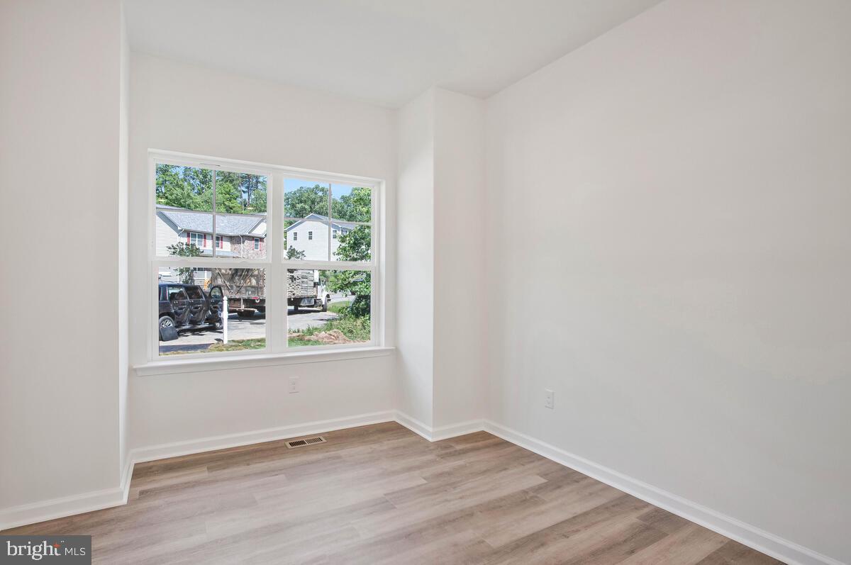 WOODLAND BEACH - Residential