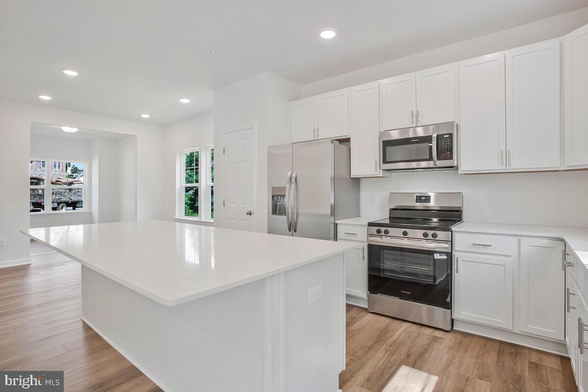 WOODLAND BEACH - Residential