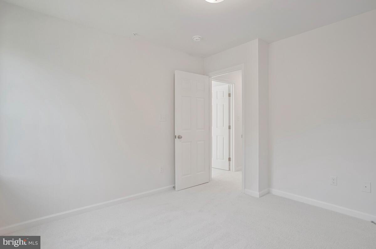 WOODLAND BEACH - Residential