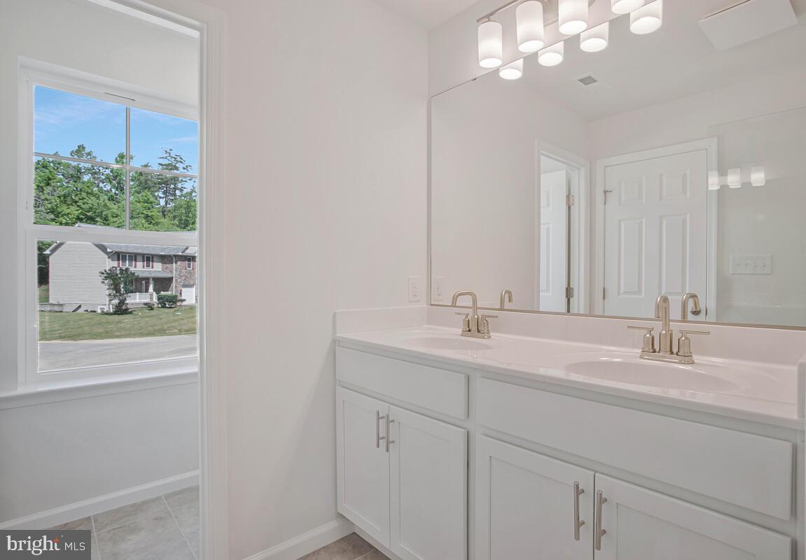 WOODLAND BEACH - Residential