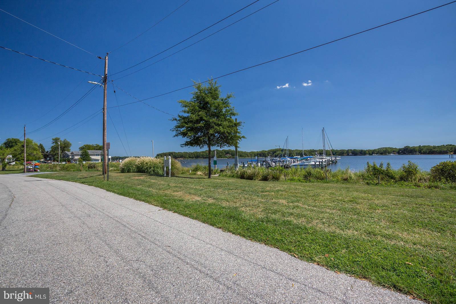 WOODLAND BEACH - Residential