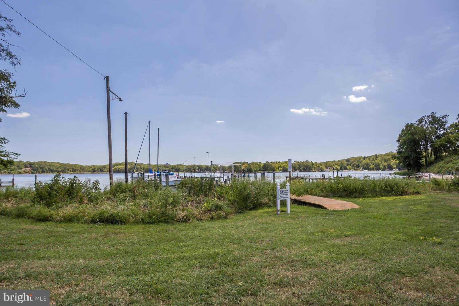 WOODLAND BEACH - Residential